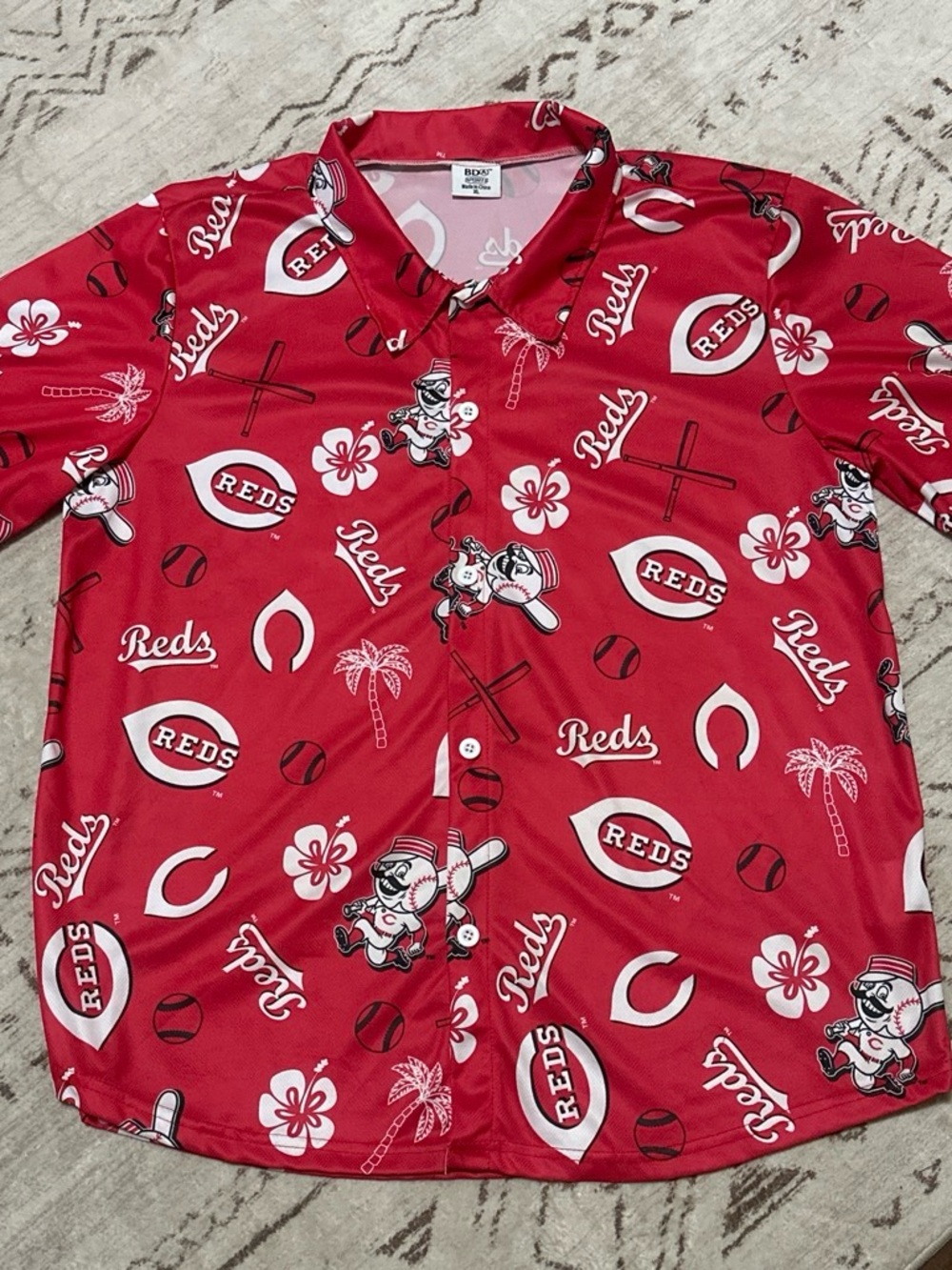Cincinnati Reds XL stadium promotional Budweiser Short-Sleeve Button-Up Shirt